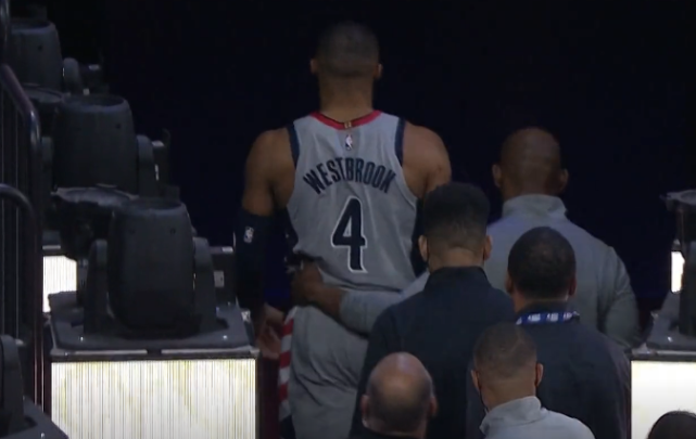 威斯布鲁克|冲上热搜+詹皇力挺！威少回应被扔爆米花：没人敢在街上这样对我