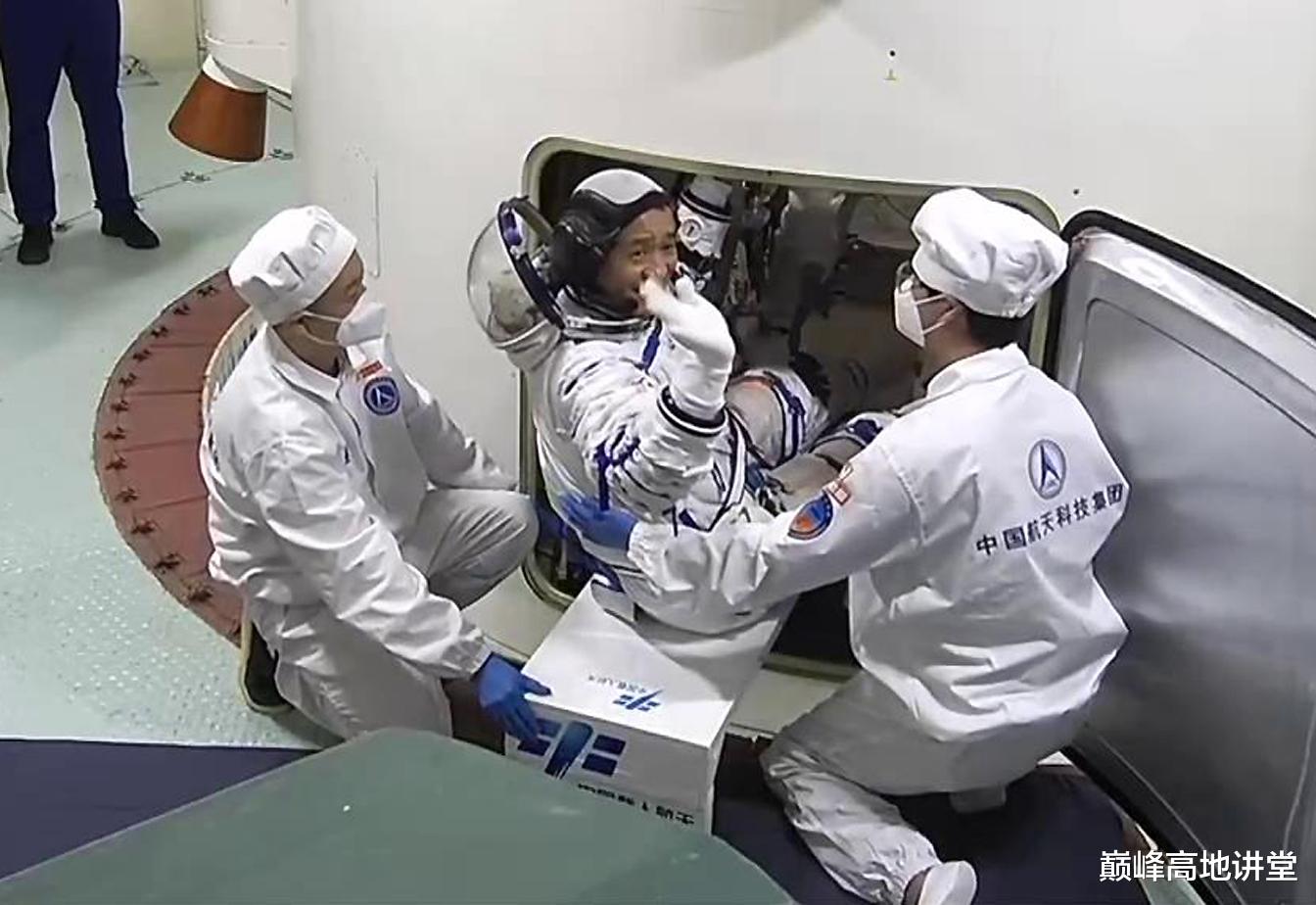 航天员 天宫空间站第二次出舱人员变动，为何换下汤洪波？谋划着眼长远
