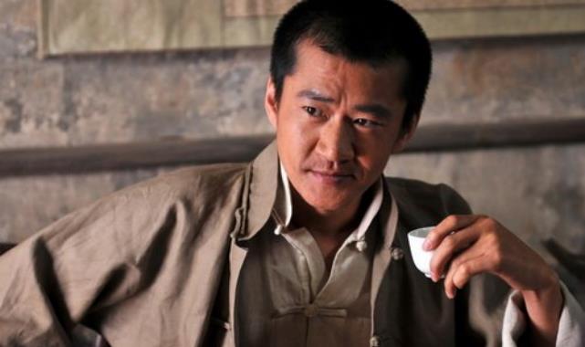 跨过鸭绿江|38岁男演员曝穷到没钱娶妻，与家人只能租房住，母亲年迈仍要赚钱