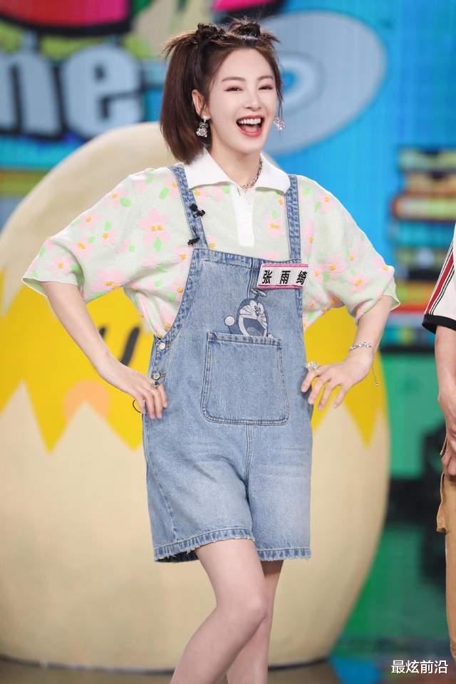 最炫前沿|大骨架身材的张雨绮,一身粉裙穿出甜美娇小感,难怪男友独宠她