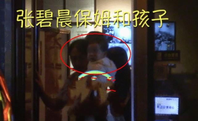 张碧晨|华晨宇女儿正脸被拍，长相犹如翻版张碧晨，2岁已初具女神模样