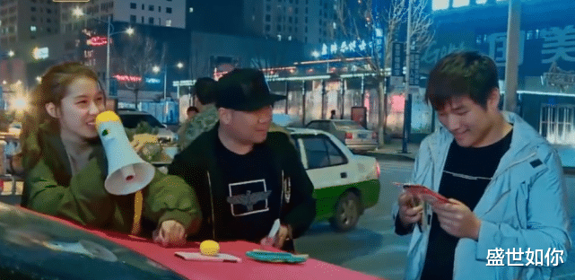 手机壳|辽宁巨婴：16岁吃饭靠人喂，每天开销过万，开兰博基尼卖手机壳