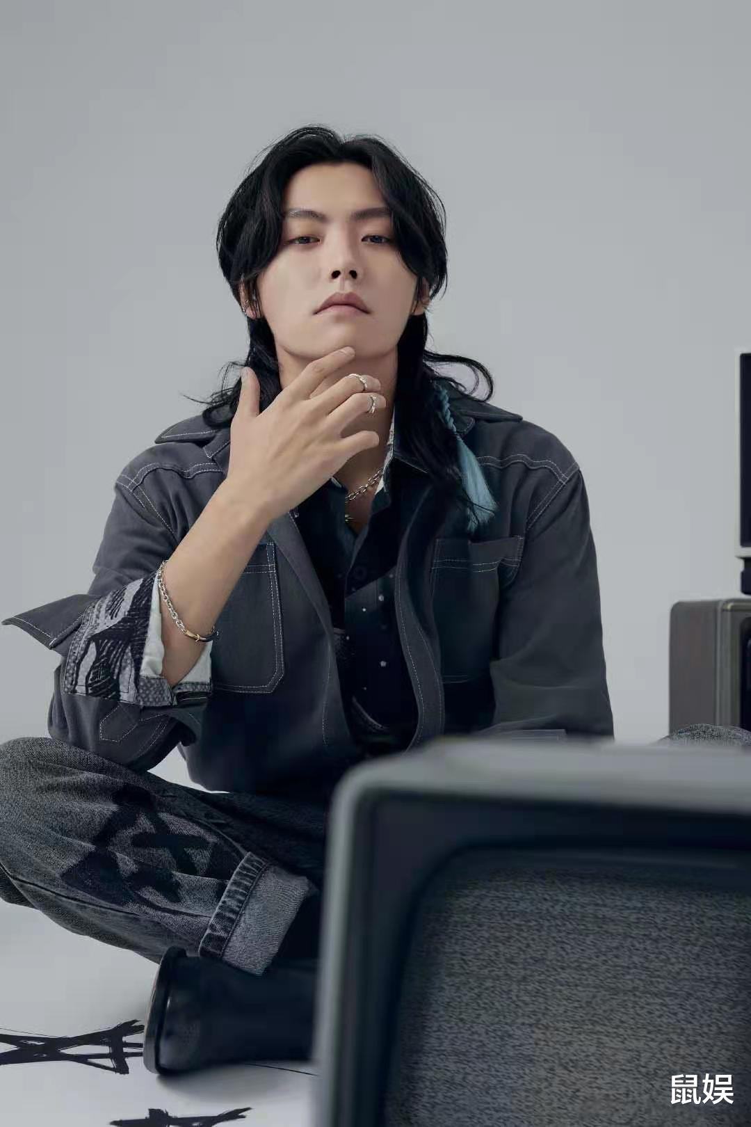 肖战|肖战成内娱标杆?某十八线男星录音被站姐曝光,想成为下一个肖战