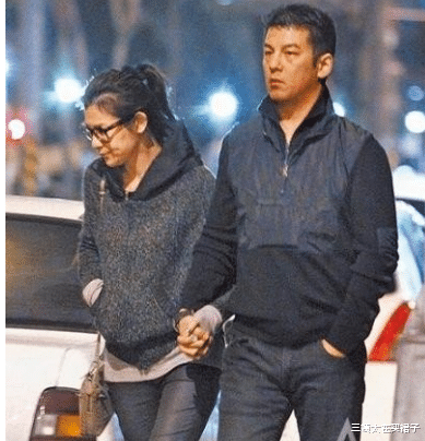 三姨太在买裙子|居然还有女勇士敢接贾静雯的盘？和孙志浩结婚6年的她，至今未育