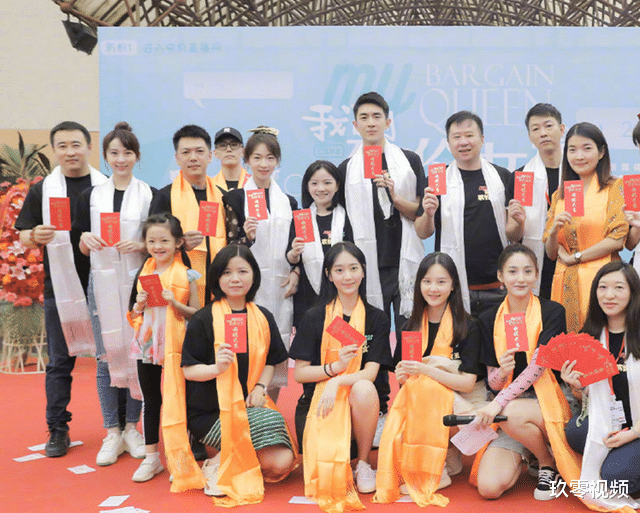 成龙|拍死人戏时用演员照片当遗照，难道不怕出事吗？其实导演早有妙招