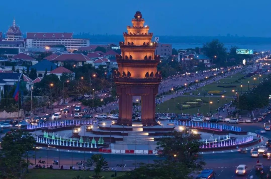 民警 人民币的机会来了？柬埔寨抛售1.3亿美元，美元何时会崩盘？