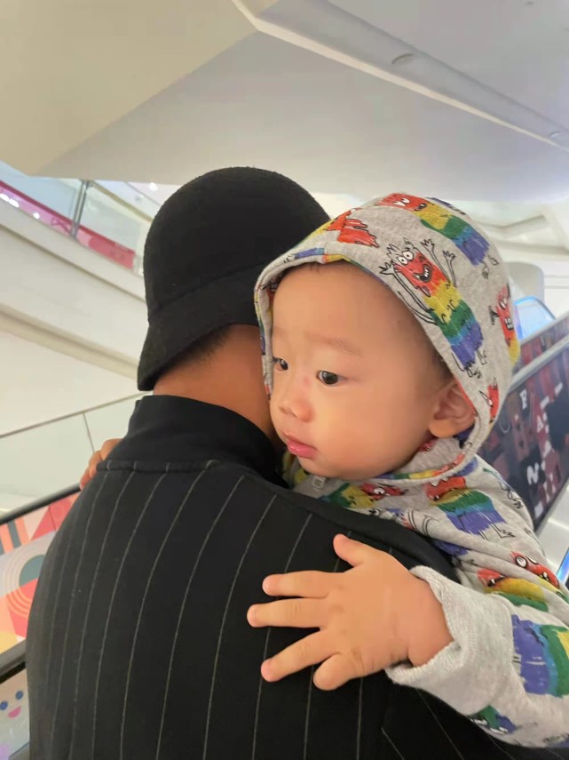 gai|王斯然晒自拍,亲自到机场接GAI回家,GAI被亲切称为王姐夫