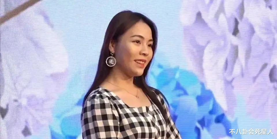 于晓光|最新亚洲小姐面试选手来了，头大皮肤黑，驼背肚腩明显像大妈