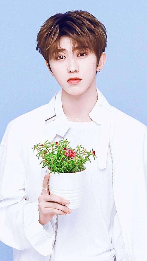 王劲松|娱乐看点：李小冉 唐嫣 刘诗诗 盛一伦 梁咏琪 刘学义 王劲松坤坤