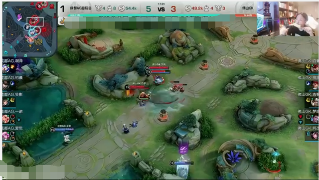 多管闲事|“又来学穿搭?”大锤直播吐槽辣妹裙子短,网友:谁让你多管闲事