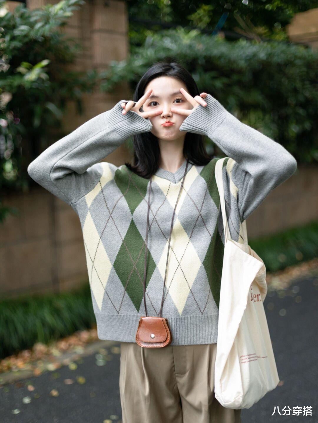 八分穿搭 秋冬,“针织衫”的高级穿法是这样的,搭配灯芯绒长裤时髦复古