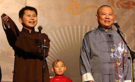 胡杏儿|何云伟直播带货，女助理全程不敢看弹幕，没人下单，画风凄凉