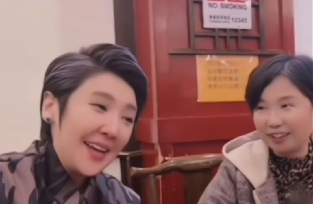 一只麦兜 杜妈不为孙子庆生,赴京与彬彬开心合唱黄梅戏,网友:比许敏好