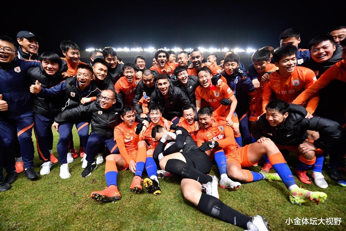 var|2021年山東泰山年終數(shù)據(jù)：勝率高達(dá)80%，中場(chǎng)核心多項(xiàng)數(shù)據(jù)第一