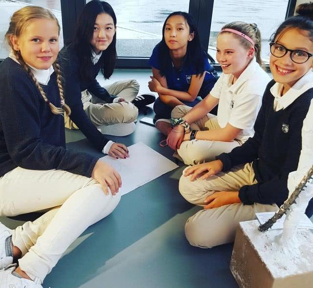 李嫣|王菲和李亚鹏的女儿李嫣：坚强中成长，嘴上的伤痕是我的荣耀