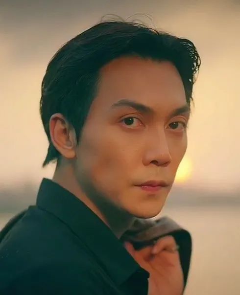 InsDaily|别嘲抖音上的那个“山寨紫薇”，她一场直播能赚10w