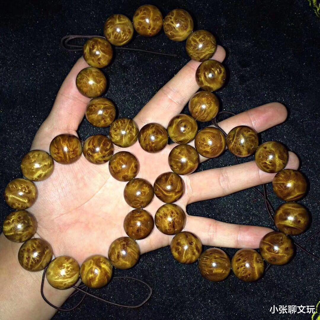 沉香|三种香气扑鼻的文玩手串，如果是顶级品质，丝毫不输给香水