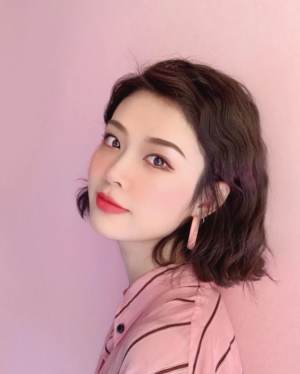 旗袍|女人发型别瞎剪,不想单一就瞧这3款迷人的造型,时髦显瘦脱单快