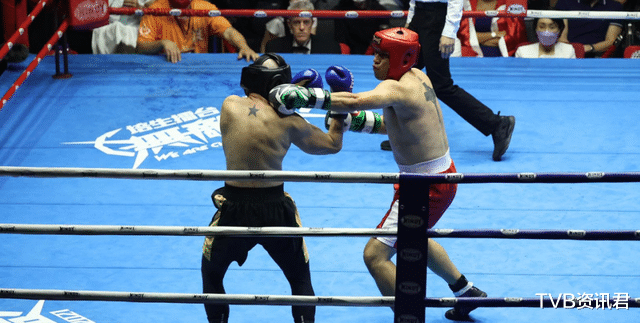 孙俪|全场喝倒彩！英皇解约男星高调返港参加拳赛，被对手打到跪地认输