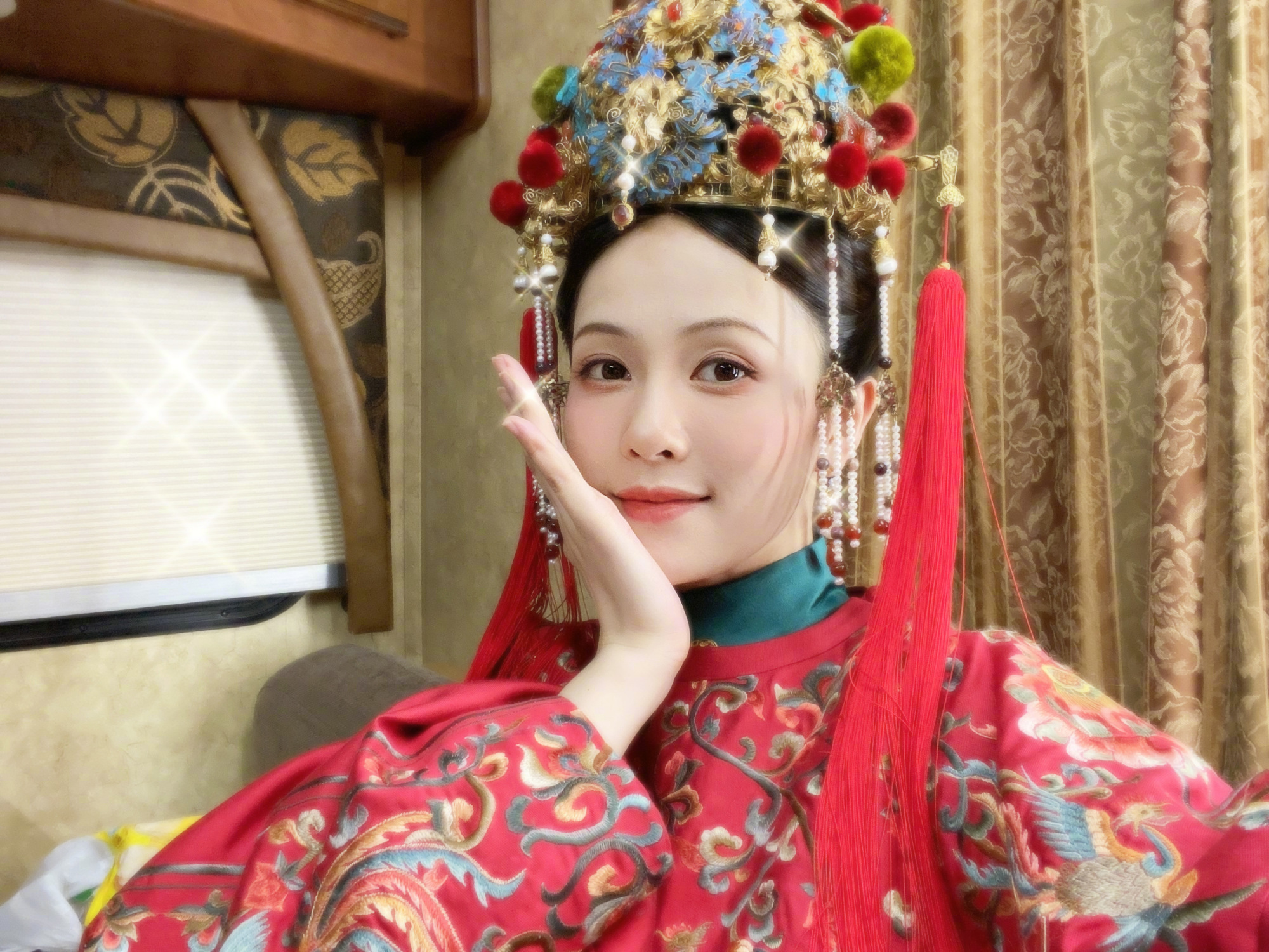白梦妍|白鹿晒《玉楼春》大婚造型，古典婚服太美了