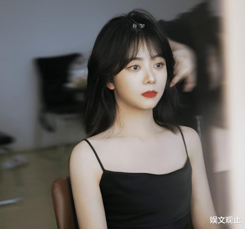 谭松韵|谭松韵晒车内自拍照，31岁长着21岁的脸，少女感爆棚百看不腻