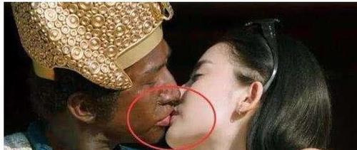 舜网 最让人发笑的穿帮镜头：潘长江身下藏了啥？网友：原来如此！