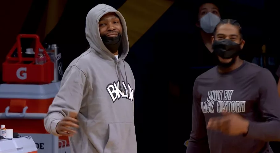 勒布朗·詹姆斯|欧文当众嘲讽詹姆斯，湖人就坚持了3节啊！