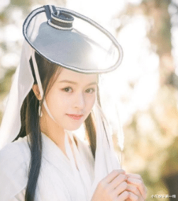 王语嫣|“老龄化”《天龙八部》，王语嫣比段誉他妈大两岁，两版阿紫相差21岁