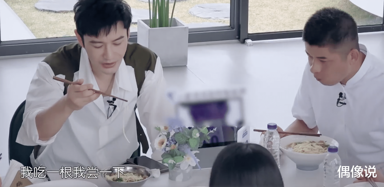 张馨予|张馨予宣布减肥失败，体重飚至107.8斤，发文：心情很不好，体重焦虑了