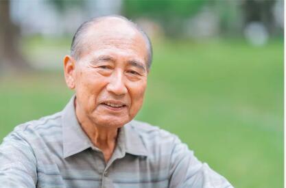 76岁大爷把保姆的工资从3500涨到7000,提了一个要求,被保姆拒绝