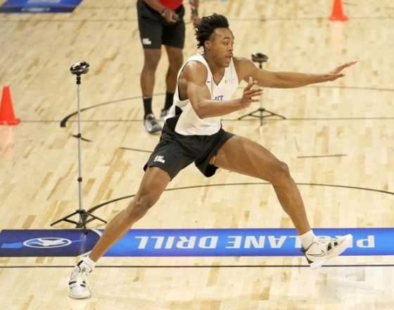 小姐姐 火箭换5号+8号签无望，向上交易遇竞争对手，马刺也试训小威金斯