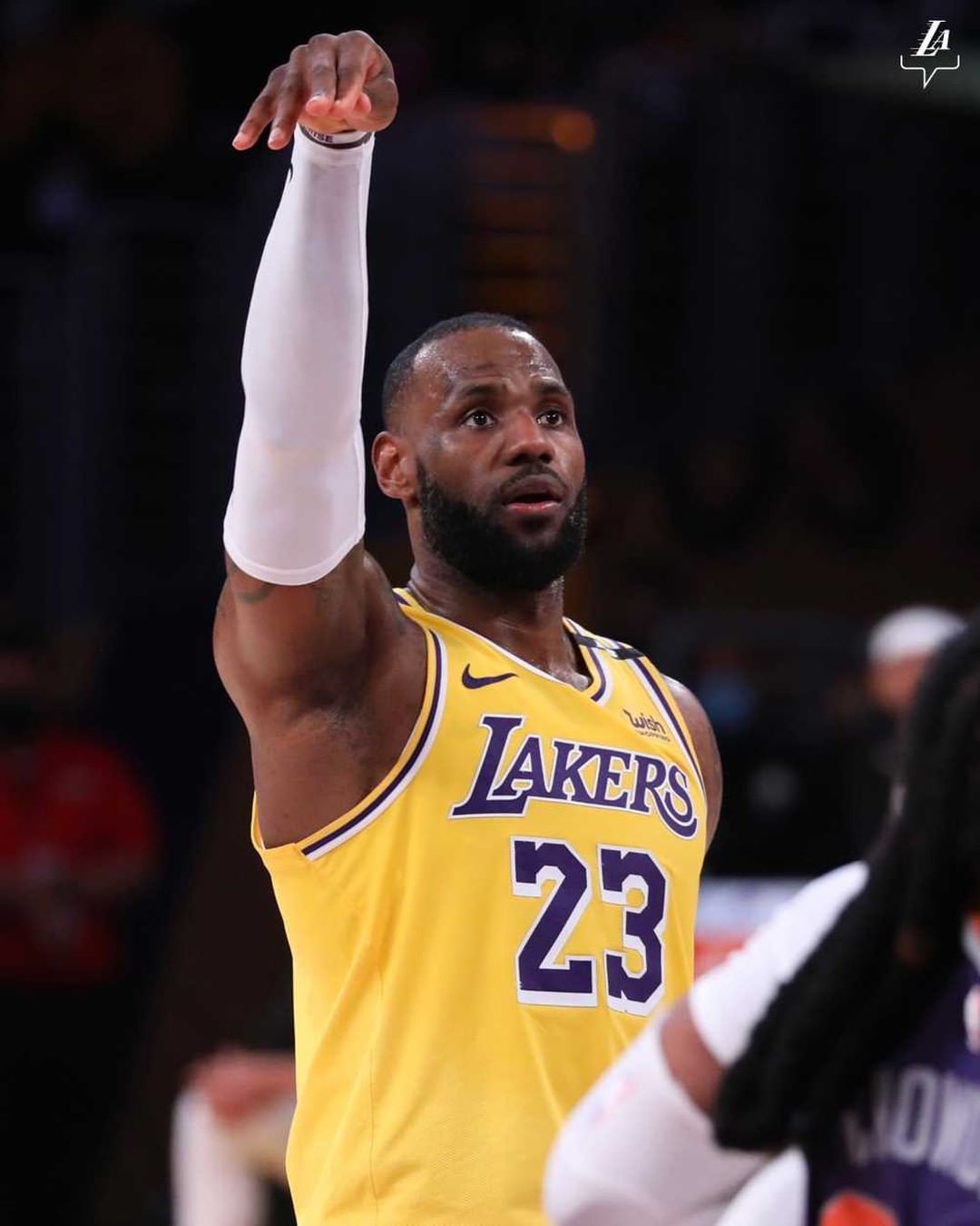 湖人队|鏖战42分钟砍29+9+7，詹姆斯拼尽全力，湖人输球唯他可昂首离开