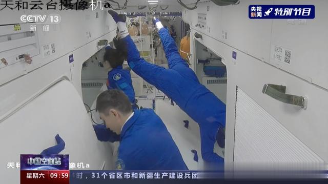 航天员 火箭腾空后，真的有点像龙哦