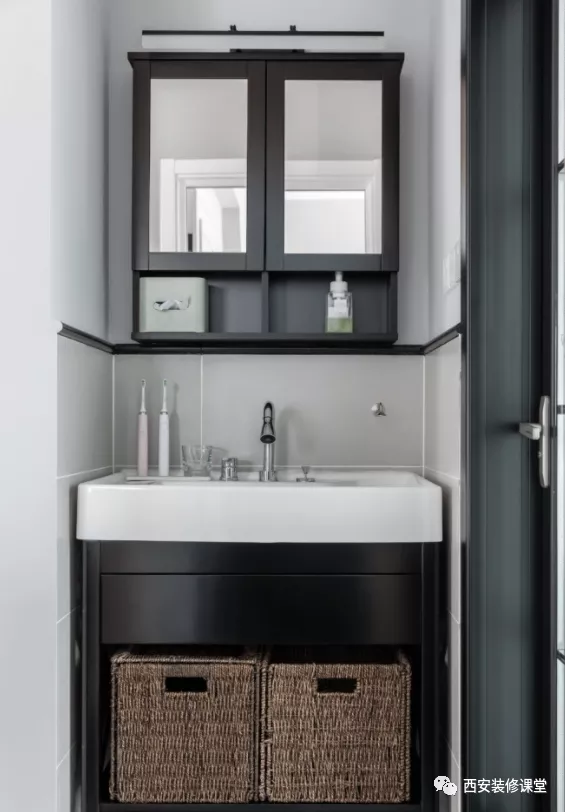 干区浴柜只贴半墙瓷砖，怎么收口？