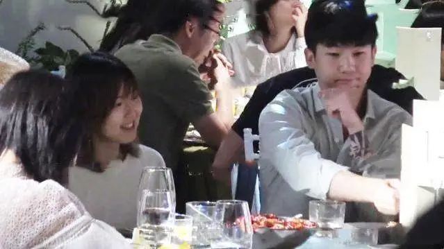 白举纲|官宣！承认已婚3年，节目上戴婚戒，娱乐圈集体祝福