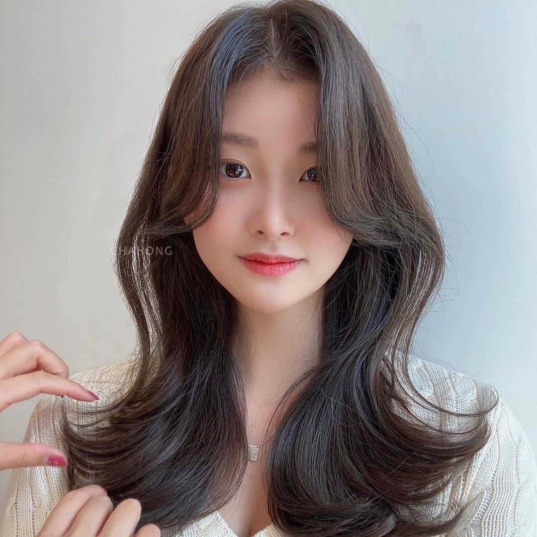 发型|女发别再烫满头小卷发了，太老气，现在流行这几种显年轻的发型