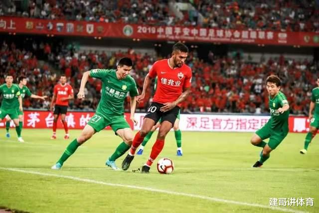 巴塞罗那|1米9! 高中锋！32岁！350万欧！不用隔离！C罗队友加盟鲁能？