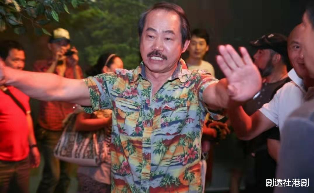 成龙|天价片酬都请不动！香港知名老戏骨拒绝与成龙合作，二人疑似不和