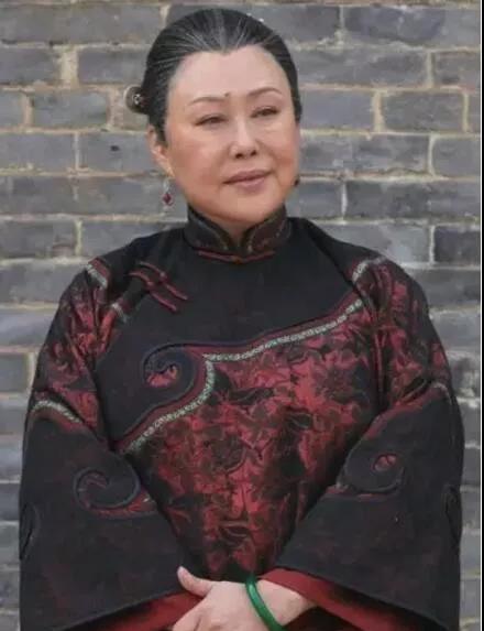 斯琴高娃|斯琴高娃拼到最后的心酸！儿子反目，丈夫入狱，自己还是个残疾人