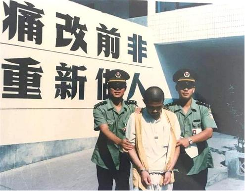 23岁女老总惨死宾馆,引出案中案!记99年上海8·24杀人抢劫大案