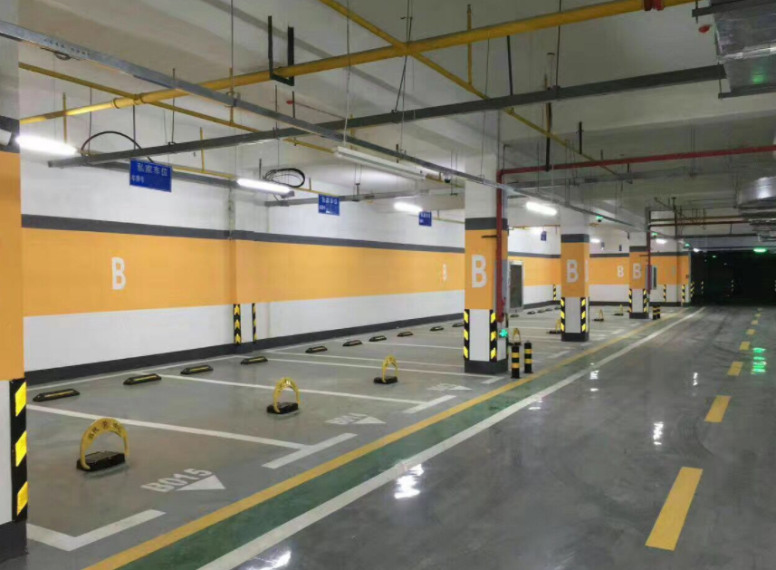 贷款 男子买下375个车位安装地锁，其他业主不满，物业：你们早干嘛了