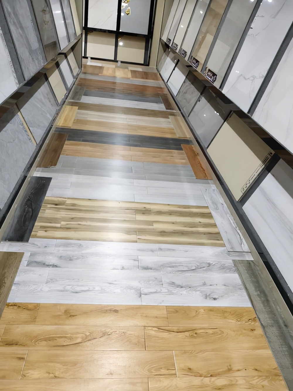 |装修该选木纹砖还是木地板？我家用木纹砖，和木地板比有3处更好