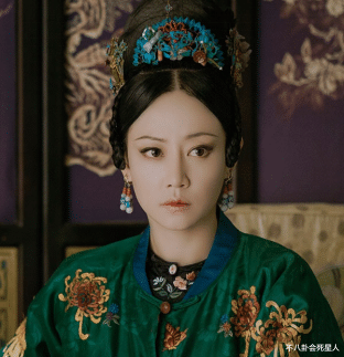 左小青|?文艺女神走性感路线，深V、短款睡衣，在红毯上一个比一个敢穿