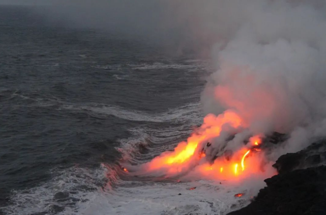 火山 太平洋突现巨大“岛状物”？覆盖上百平方公里，专家：来头不简单
