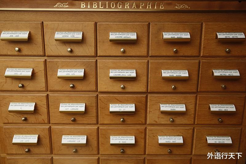 教师|英语习语:on the nose 不仅只有“在鼻子上”的意思,它还有其他寓意