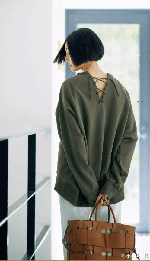 小陈聊搭配|会打扮的中年女人，入秋后都在穿这3件上衣，优雅打造年轻态