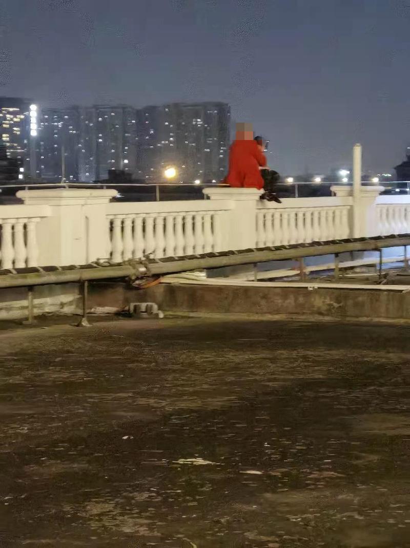 羊城派 和妻子吵架赌气，佛山南海一男子欲带着儿子轻生