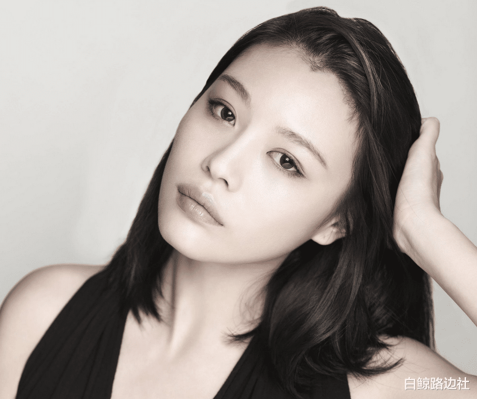 霍思燕|章子怡一家五口看画展！16岁大女儿颜值超高，醒醒和妈妈越来越像