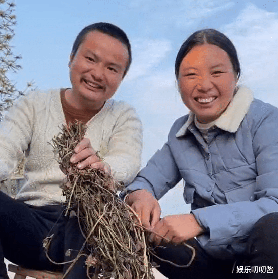 满崽成牛爱芳视频主角,为糍粑甜喊“爸爸”,网友:脑瘫儿像剧本