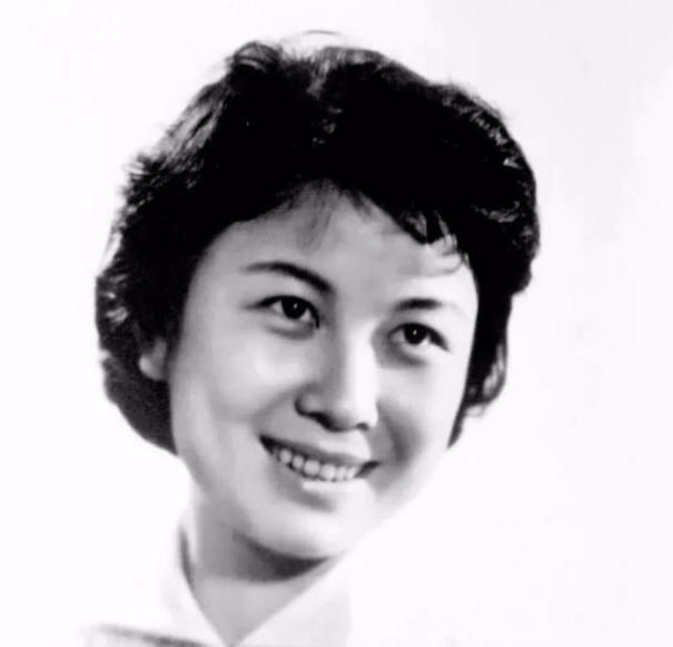 林月如|严凤英的一生:38岁想不开服药自尽,因黄梅戏受尽了苦头!